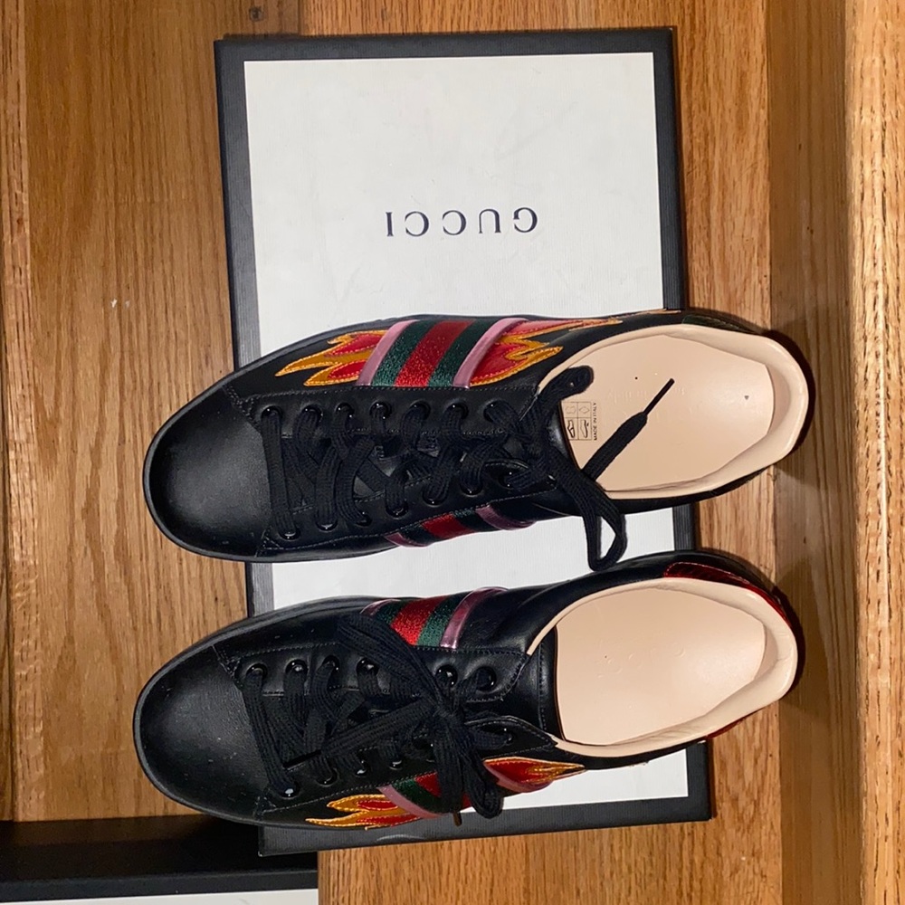 Mens Gucci authentic worn sneaker size 7 a lil big black color/multi color
